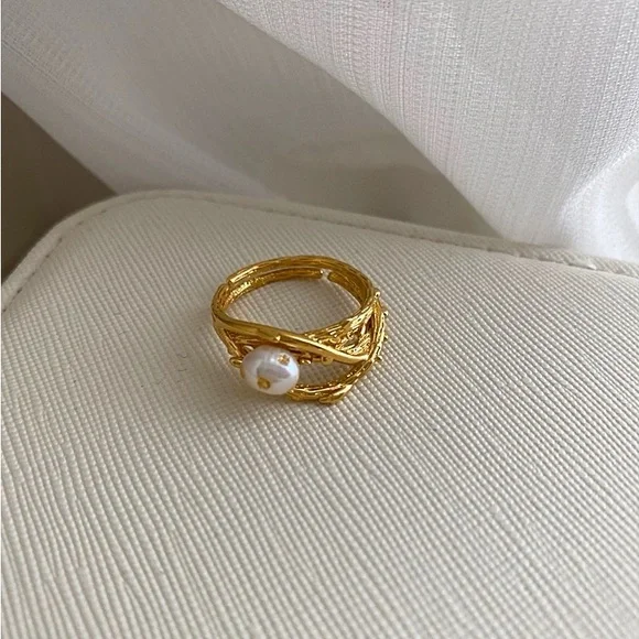 Pearl and Gold Ring 18k Gold and 925 Sterling Silver - Picture 4 of 7